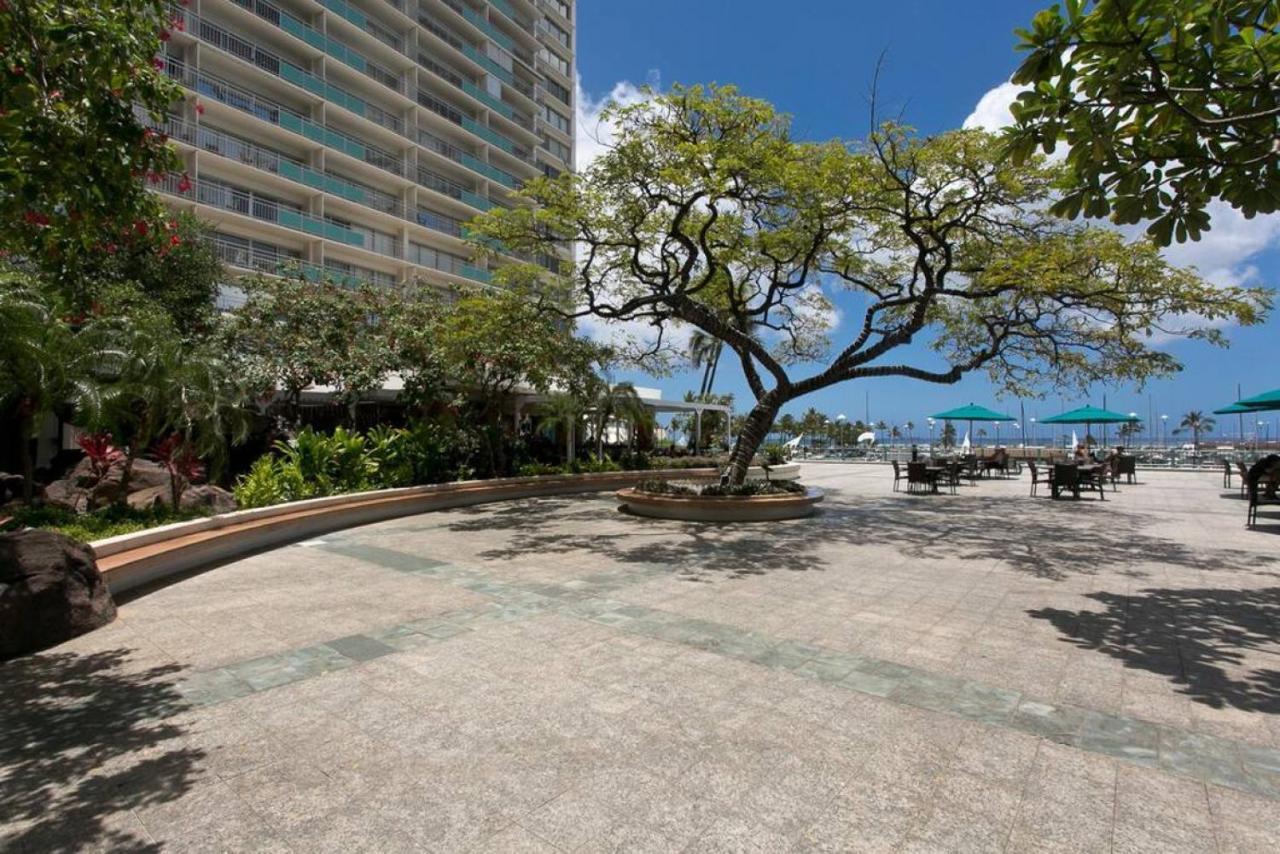 Ilikai Apt 308 - Spacious Studio With Stunning Ocean & Harbor Views Honolulu Exterior foto